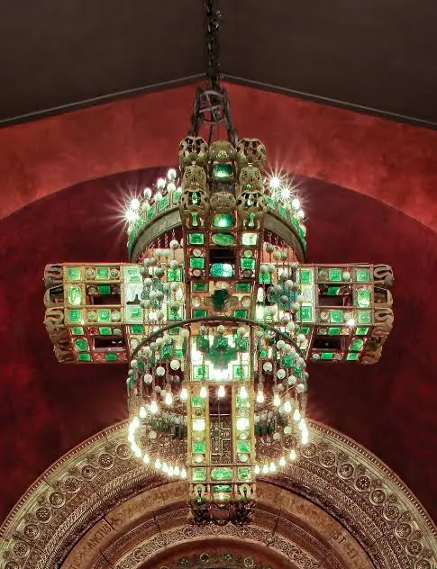 تاریخ فراموش‌شده رنگ سبز در شیشه و القای قدرت