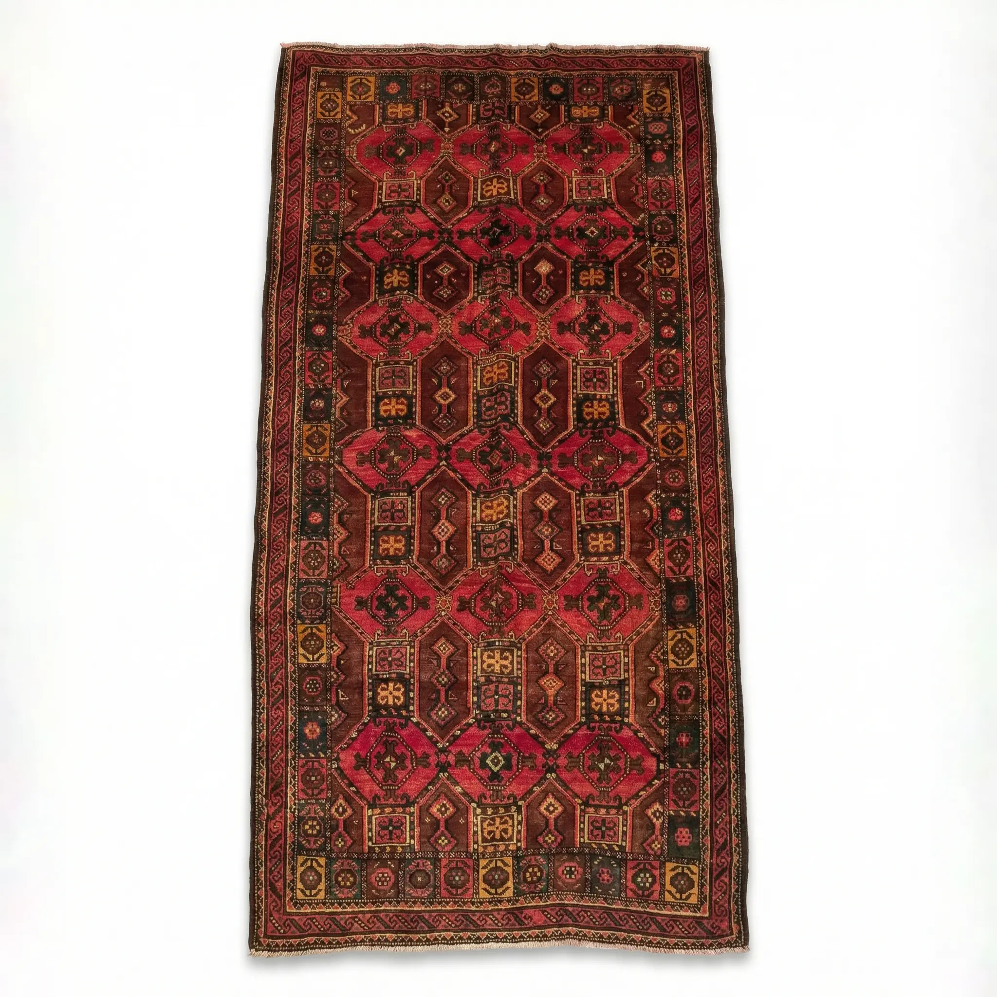 فرش دستباف مهراز، نجوای دیرین خطوط طرح بلوچی کلاسیک